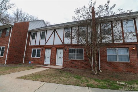 1300 Larchmont Place 209
