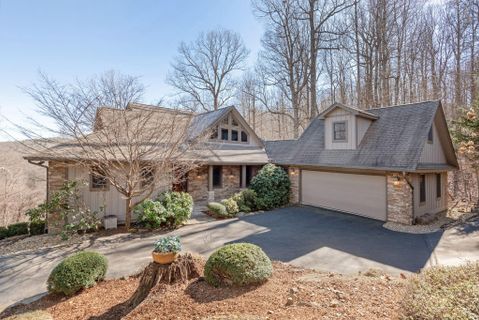 104 Fawncrest Court