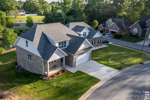 1069 12th Avenue Drive sold home in Waterstone, Hickory, NC