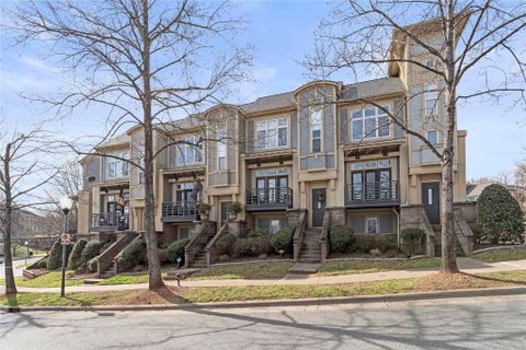 814 Garden District Drive sold home in Skyline Terrace, Charlotte, NC