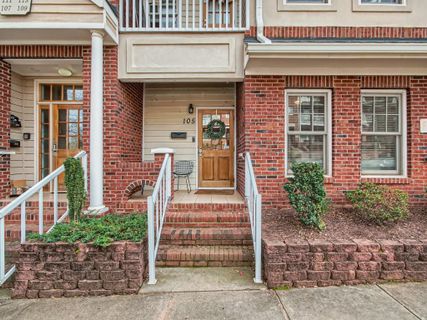 105 S Summit Avenue