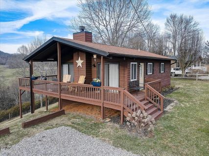 205 Midland Drive sold home in The Midlands, Waynesville, NC