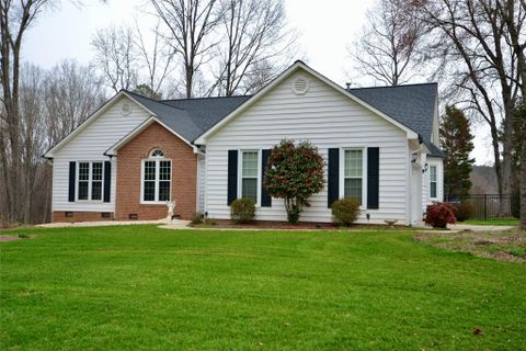 307 N Deerfield Circle sold home in Plantation Ridge, Salisbury, NC
