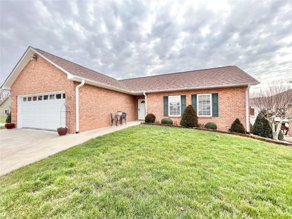 1206 Wexford Village Circle sold home in Wexford Village, Lenoir, NC