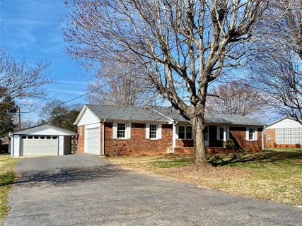 179 Victoria Drive 77