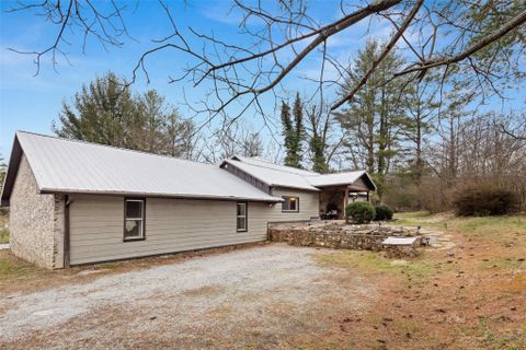 533 Whispering Hills Drive