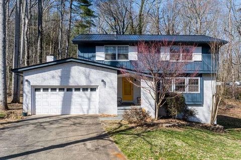 11 Crestbrook Drive sold home in St Andrews, Arden, NC