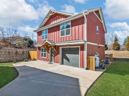 87 Towne Place sold home in Towne Place, Clyde, NC