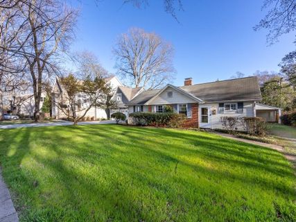 817 Sedgefield Road