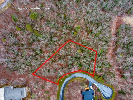 214 Chimney Crossing active home in Champion Hills, Hendersonville, NC