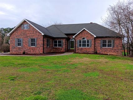 807 Lauras Lane