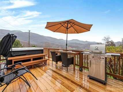446 Orchard Drive sold home in Barbers Orchard, Waynesville, NC