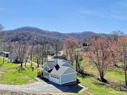 31 Baby Bear Cove sold home in Midway Crossing, Clyde, NC