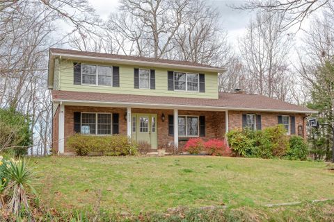 717 Greenwood Drive sold home in Dellwood, Hendersonville, NC