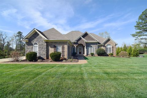 8021 Caliterra Drive sold home in Irongate, Charlotte, NC