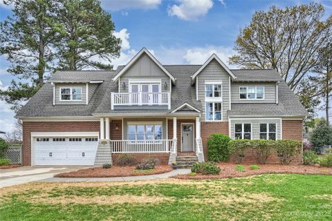 22225 Country Club Circle sold home in Country Club Shores, Cornelius, NC
