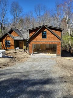 3661 Connestee Trail