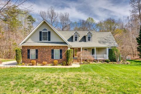 1308 Summer Spring Lane sold home in The Hylands, York, SC