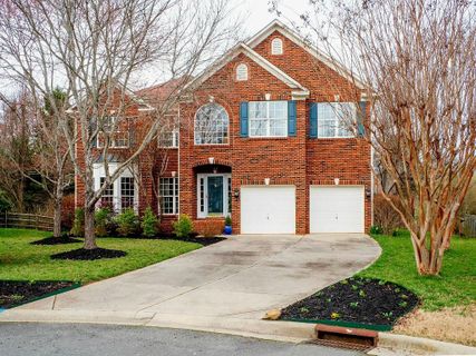 905 Grayscroft Drive