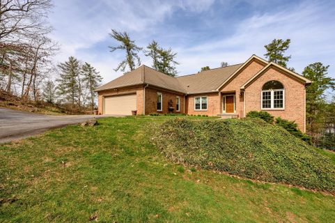 6104 Monaco Court sold home in Riviera Run, Hickory, NC