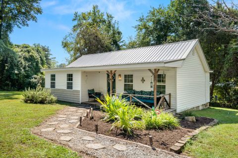 2123 Arlington Place