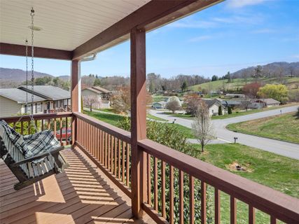 150 Barefoot Ridge sold home in Barefoot Ridge, Clyde, NC