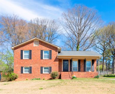 6620 Glenmoor Drive sold home in Little Rock Woods, Charlotte, NC