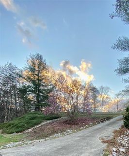 438 Plantation Drive sold home in Plantation Point, Marion, NC
