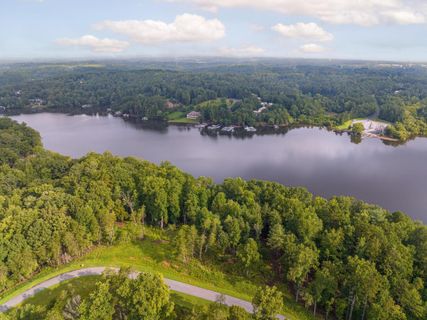 5752 Lake Pointe Drive sold home in Waterfront Harbor, Granite Falls, NC