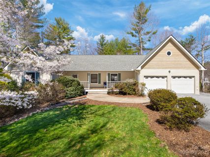 11 Madelyn Lane sold home in Corbran Woods, Fairview, NC