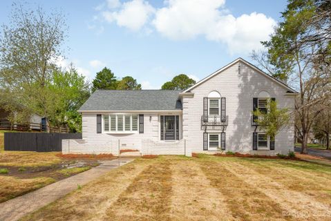 7100 Abbotswood Drive