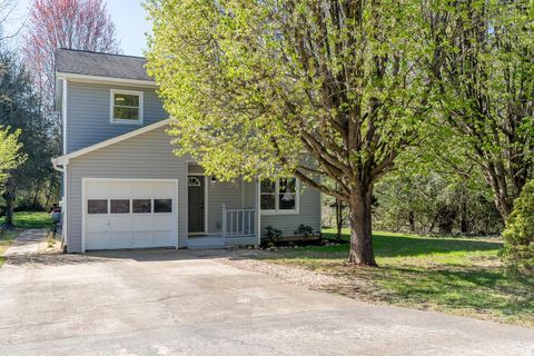 8 Williamsburg Place