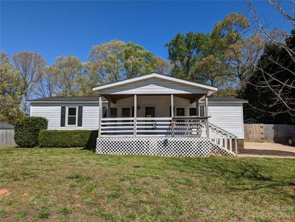 206 Laramie Drive sold home in Carmel Woods, Stanley, NC