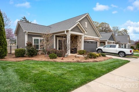 7913 Parknoll Drive sold home in The Courtyards of Huntersville, Huntersville, NC