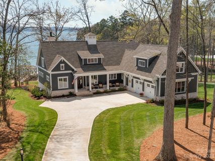 244 Seven Oaks Landing