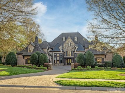 302 Oakmont Lane