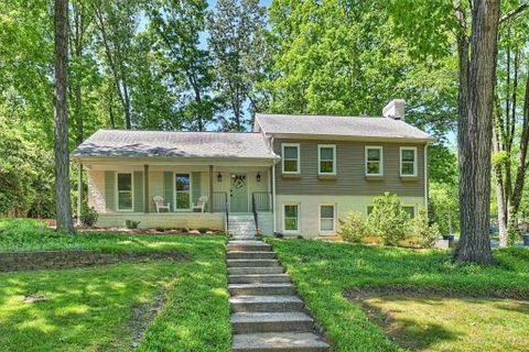 1251 Squire Drive