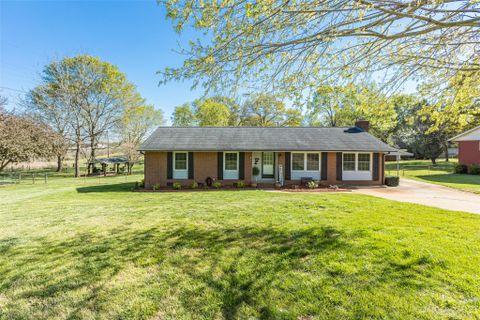 135 Midwood Lane sold home in Wedgewood, Belmont, NC