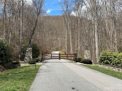Lot 17 Mountain Watch Drive sold home in Mountain Watch, Waynesville, NC