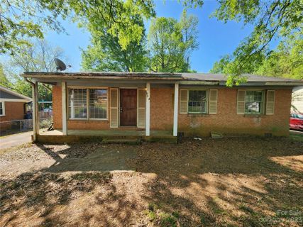 942 Carrington Drive sold home in Cherokee Forest, Charlotte, NC