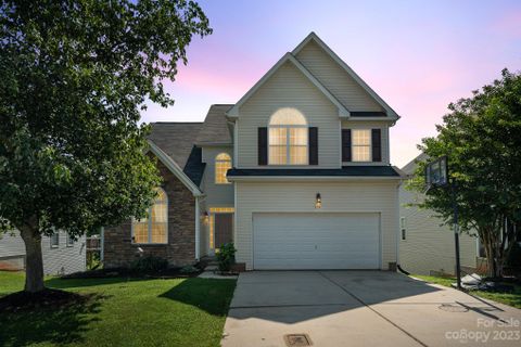 374 Almora Loop