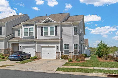 923 Emma Kate Court sold home in The Village At Ivy Ridge, Clover, SC