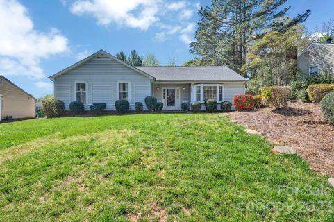 4905 Chestnut Lake Drive