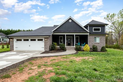 105 Northeastern Drive sold home in Christopher Woods, Shelby, NC