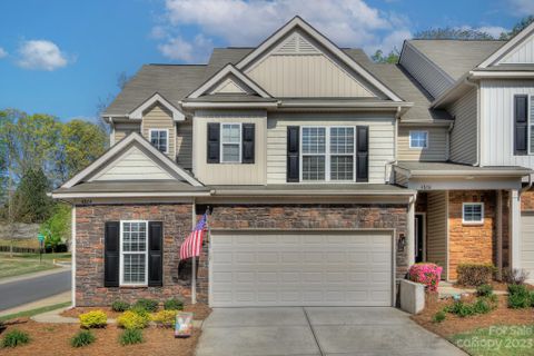 4864 Fonthill Lane