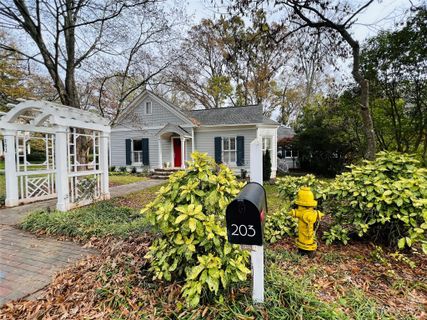 203 Thompson Street sold home in Eastern Heights, Davidson, NC