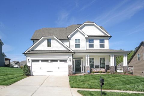 2711 Forest Path Way