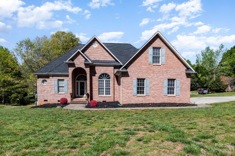1527 Crowders Woods Drive sold home in Crowders Woods, Gastonia, NC