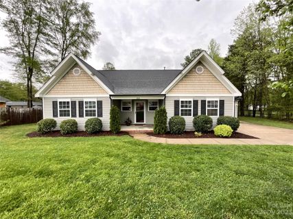 3724 Byron Drive sold home in College Park, Harrisburg, NC