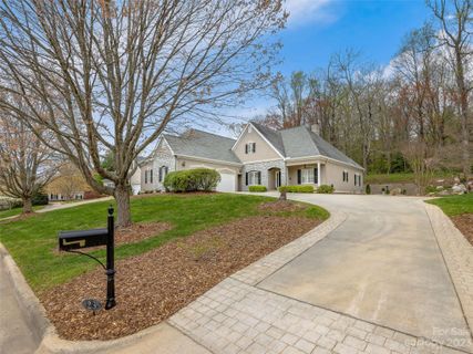 23 Clovelly Way